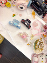 Load image into Gallery viewer, Biscuit Garden Claw Clip