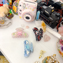 Load image into Gallery viewer, Spooky Jolene Claw Clip