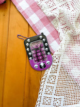 Load image into Gallery viewer, Cell Phone Photocard Holder Skunk