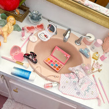 Load image into Gallery viewer, Biscuit Garden Claw Clip